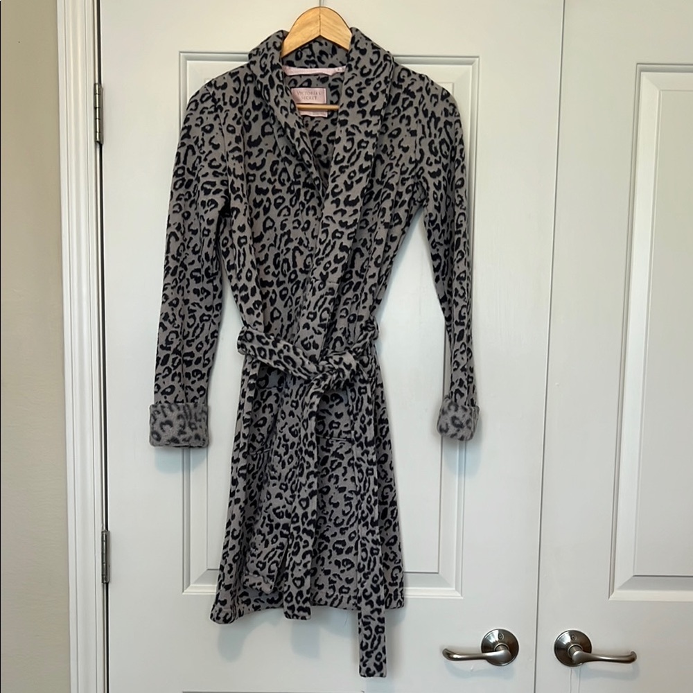 Victoria's Secret Cozy Gray Leopard Print Robe Mid-Length Tie waist VS Size XS